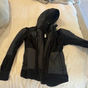 Lululemon jacket
Black
Size 8